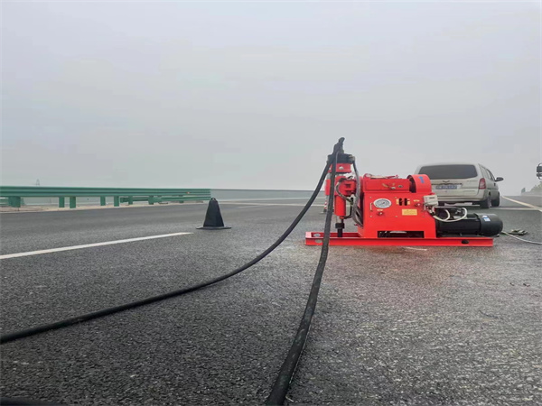 荣邦乡马路路基路面开裂下沉注浆加固灌浆