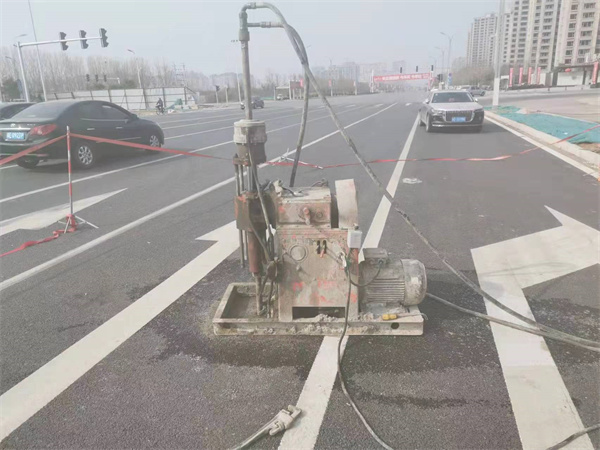 荣邦乡公路路面下沉沉降开裂注浆加固施工